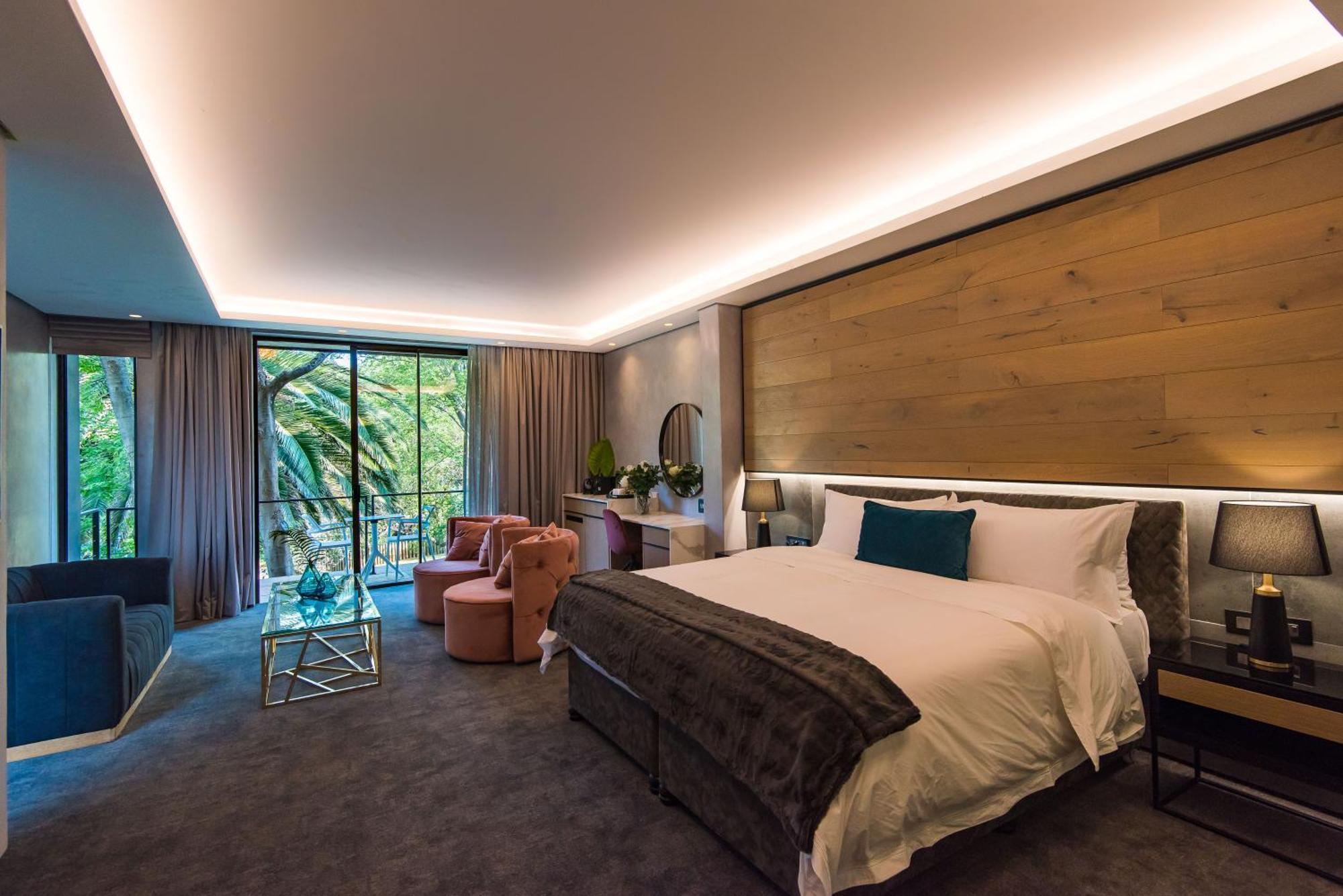 Deluxe King Room with Patio/Balcony,1714124268:JPEG