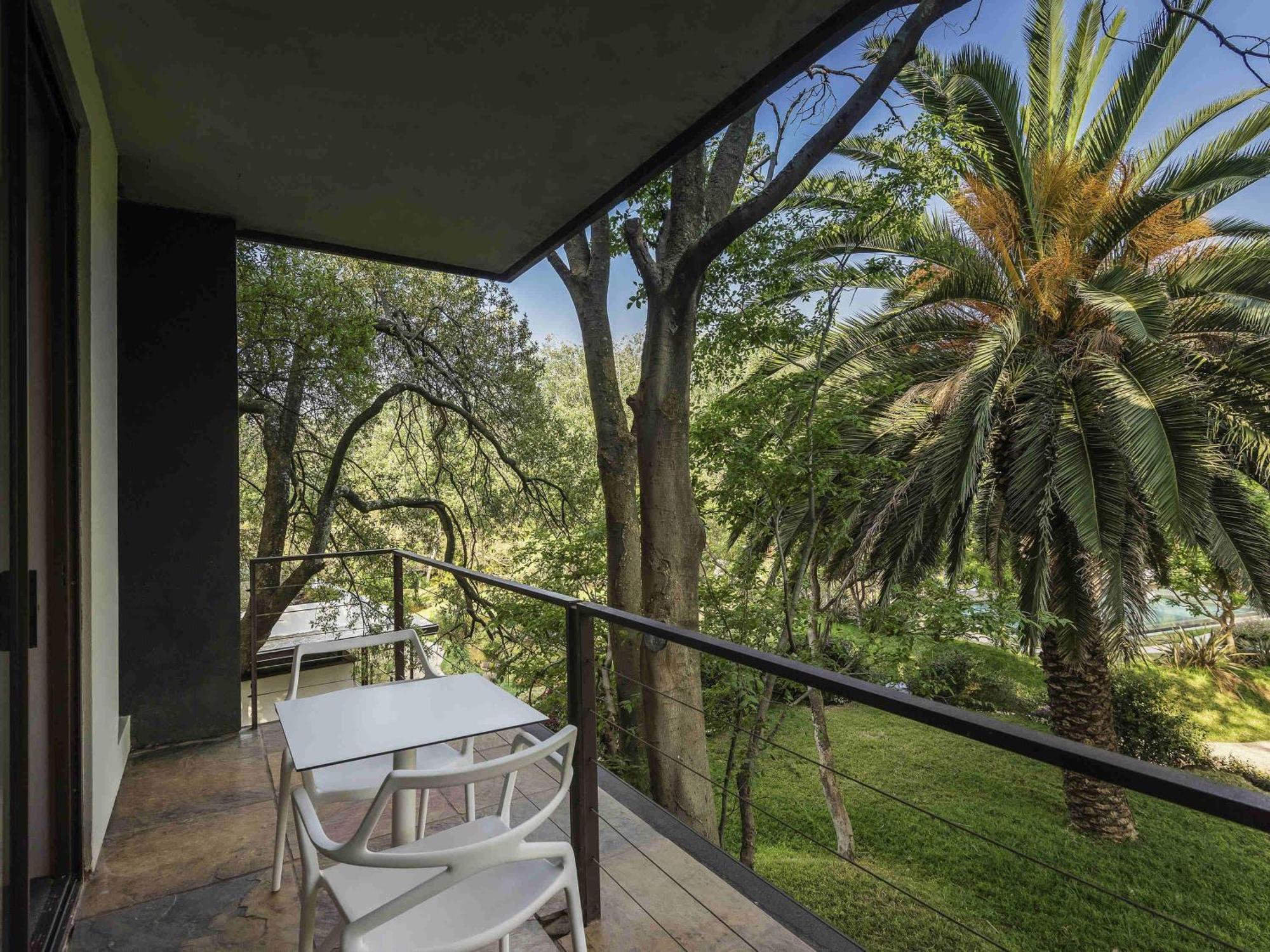 Deluxe King Suite Garden Pool View